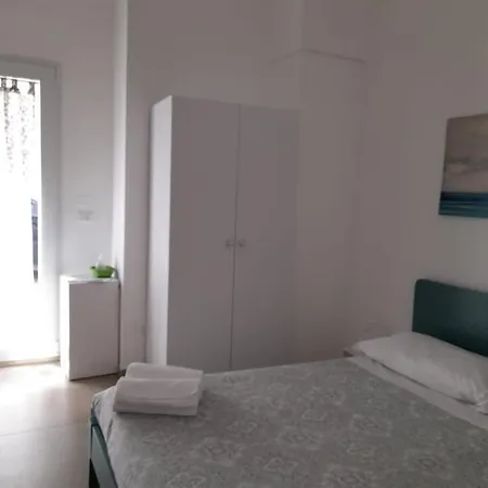 Apartment Angolo Manzoni 14 *