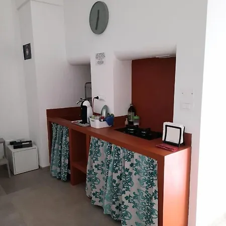 Angolo Manzoni 14 *